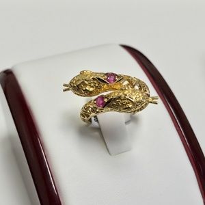18Kt yellow gold ruby snake ring